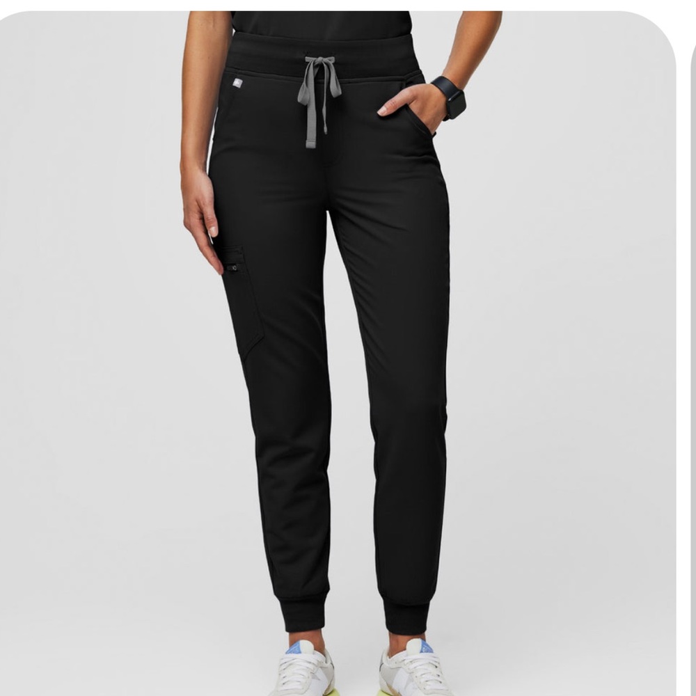 Zamora High Waisted 2.0 Petite Jogger Scrub Pants